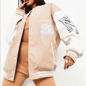 LOOKING TO PURCHASE THIS JACKET 🤍